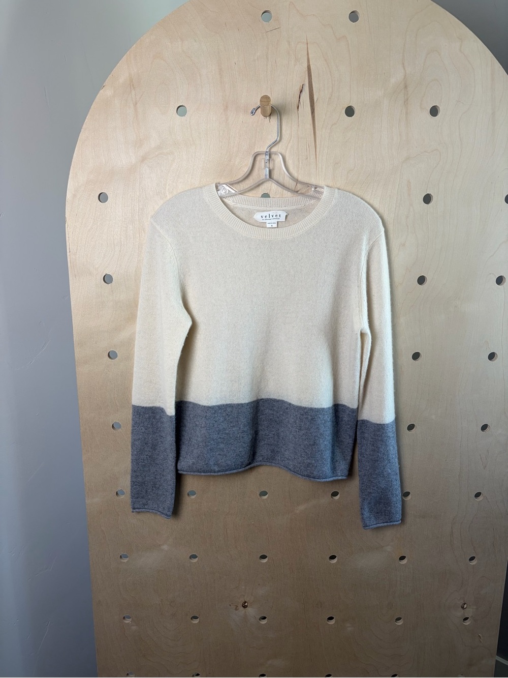 $205 Velvet by Graham & Spencer Cashemere ROXY SWEATER IN Gray Colorblock Small